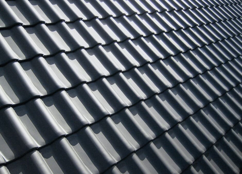 A roof with gray shingles